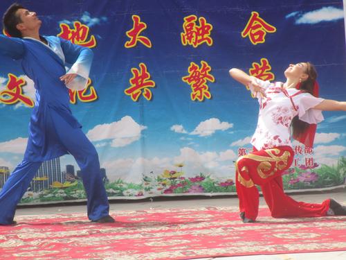 舞蹈：阳光路上