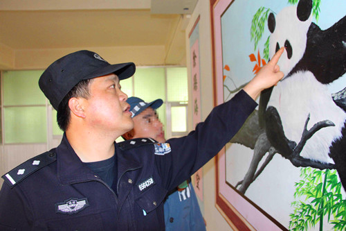 民警张万军指导创作的墙体大幅油画_副本