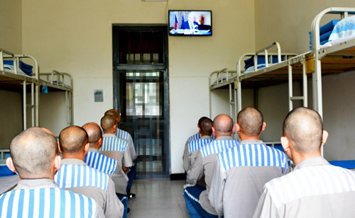 组织服刑人员收看“一带一路”专题报道_副本