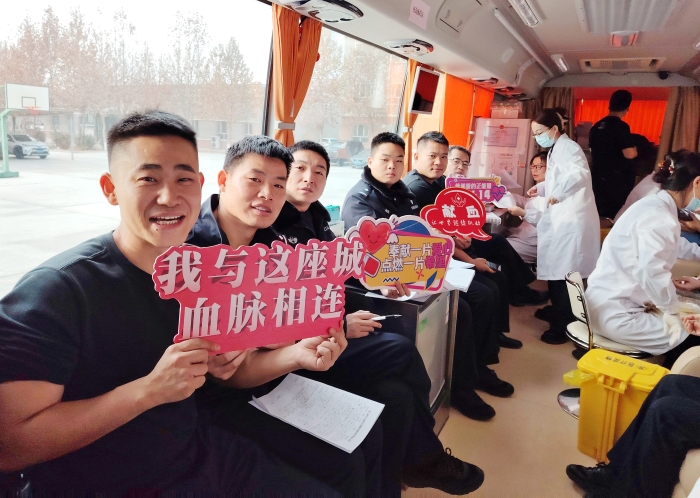 金墩监狱组织民警无偿献血 (2)