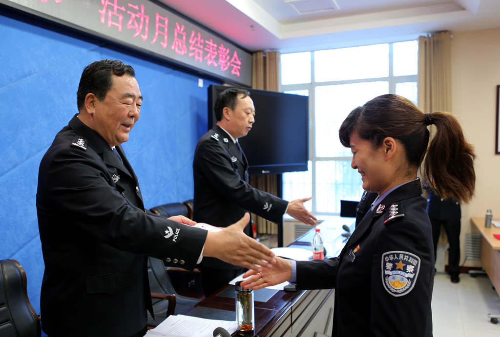 兵团监狱管理局召开第六个"爱岗敬业 爱局如家"活动月总结表彰会议